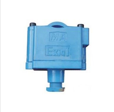 GKT5L設(shè)備開停傳感器產(chǎn)品詳情  　　GKT5L設(shè)備開停傳感器產(chǎn)品介紹  　　礦用設(shè)備開停傳感器主要用于監(jiān)測(cè)煤礦井下機(jī)電設(shè)備(如采煤機(jī)、運(yùn)輸機(jī)、提升機(jī)、破碎機(jī)、局扇、泵站、風(fēng)機(jī)等)的開停狀態(tài)，并把檢測(cè)到的設(shè)備開停信號(hào)轉(zhuǎn)換成各種標(biāo)準(zhǔn)信號(hào)傳輸給礦井監(jiān)測(cè)系統(tǒng)(或其它向地面?zhèn)魉托畔⒌妮d波設(shè)備等)，GKT5L設(shè)備開停傳感器可實(shí)現(xiàn)由地面對(duì)全礦電氣設(shè)備開停狀態(tài)進(jìn)行集中連續(xù)自動(dòng)監(jiān)測(cè)。  　　礦用設(shè)備開停傳感器是確保礦井安全生產(chǎn)，實(shí)時(shí)監(jiān)測(cè)礦井生產(chǎn)狀況實(shí)用可靠的自動(dòng)化裝備，也可作為統(tǒng)計(jì)各種機(jī)電設(shè)備運(yùn)轉(zhuǎn)好壞、運(yùn)轉(zhuǎn)時(shí)間長(zhǎng)短及設(shè)備利用率的依據(jù)。  　　GKT5L設(shè)備開停傳感器優(yōu)點(diǎn)  　　GKT5L設(shè)備開停傳感器系礦用本質(zhì)安全型，采用新型優(yōu)化設(shè)計(jì)。礦用設(shè)備開停傳感器輸出形式已形成系列，適合與國(guó)內(nèi)外各種監(jiān)測(cè)系統(tǒng)配套，適用于監(jiān)測(cè)供電電流大于5A的各種交流驅(qū)動(dòng)的機(jī)電設(shè)備。GKT5L設(shè)備開停傳感器具有結(jié)構(gòu)新穎、安裝使用方便、功耗低、適應(yīng)性強(qiáng)、性能穩(wěn)定可靠、免維護(hù)等特點(diǎn)。  　　GKT5L設(shè)備開停傳感器參數(shù)  　　GKT5L設(shè)備開停傳感器主要技術(shù)指標(biāo)  　　防爆型式：礦用本質(zhì)安全型  　　防爆標(biāo)志;：ExibI  　　防護(hù)等級(jí)：IP54  　　輸入電源：工作電壓：本安直流8～18V  　　工作電流：≤10mA  　　被測(cè)設(shè)備電流載量：≥5A  　　被測(cè)設(shè)備供電電纜范圍：電纜外徑：ф16～80mm  　　電纜品種：橡套、鋼網(wǎng)、鎧裝及屏蔽等  　　工作方式; 直接卡固在供電電纜外皮上，連續(xù)工作  　　輸出信號(hào)：a、電壓：0/5V  　　b、數(shù)字方式：RS485  　　輸出信號(hào)傳輸距離：≥2Km  　　運(yùn)行顯示：紅、綠二個(gè)LED發(fā)光指示進(jìn)出線口及適用電纜：進(jìn)出線口：二個(gè);  　　電纜外徑：6～12mm。 2芯～4芯  　　外形尺寸：100×70×200mm  　　重量：約50g  　　GKT5L設(shè)備開停傳感器實(shí)物圖  　　  GKT5L設(shè)備開停傳感器  　　  GKT5L設(shè)備開停傳感器  　　  GKT5L設(shè)備開停傳感器  　　因產(chǎn)品生產(chǎn)批次、具體型號(hào)不同，以上圖片僅供參考，詳情可聯(lián)系我們的銷售人員進(jìn)行具體核實(shí)
